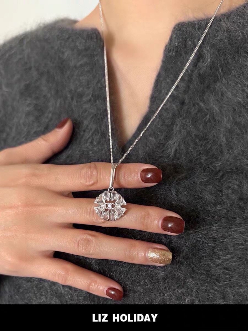 Ce1i*e necklaces